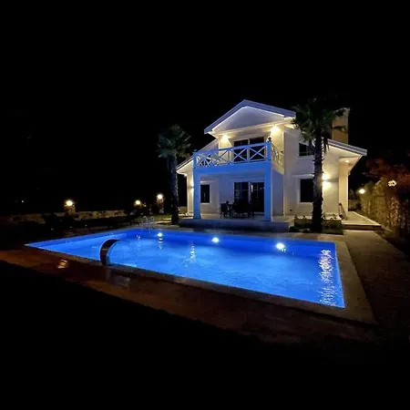 Villa Whitehouse Foca فيلة *