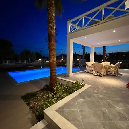 Villa Whitehouse Foca * فوكا