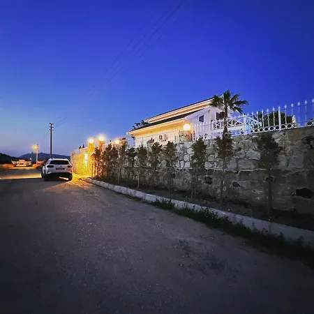 Villa Whitehouse Foca فيلة فوكا